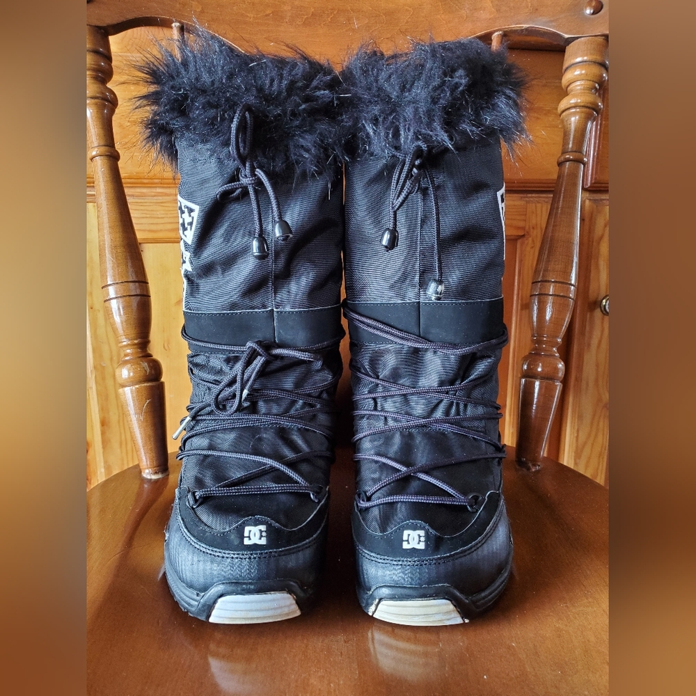 🖤🤍Medium New DC Chalet Winter Boots🤍🖤 - Picture 3 of 7